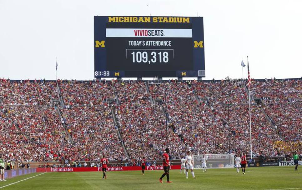 L&#39;incredibile numero che appare sul tabellone del Michigan Stadium di Ann Arbor: ad assistere alla sfida tra Manchester United e Real Madrid c&#39;erano 109.318 spettatori, record per una partita di calcio negli Stati Uniti. Ap 